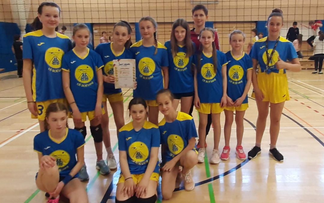 Učenke OŠ Boštanj na občinskem prvenstvu v mali odbojki osvojile 2. mesto